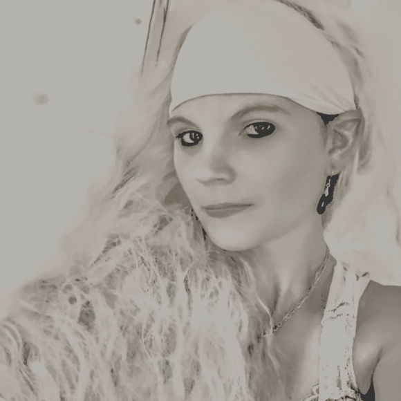 Meet your Posher, Kate grace - Picture 3 of 12